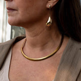 Chunky Gold metal chokers, oversized ball chain and bar chokers with hammered loop pendant in uno de 50 style
