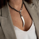 Shell pearl tooth choker necklace with 80mm pearl pendant, silver-plated chain, and adjustable extension