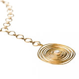 Classy gold-plated brass necklace with metallic motif and baroque pearl
