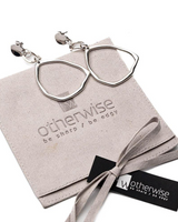 Hammered triangle dangle earrings made of silver-tone Zamak metal, featuring an irregular geometric shape and stainless steel studs.