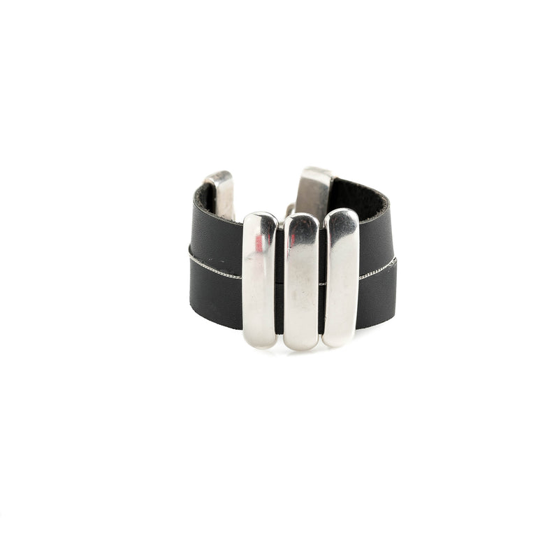 Soft black leather bracelet with silver-plated metal bars (BR-348)