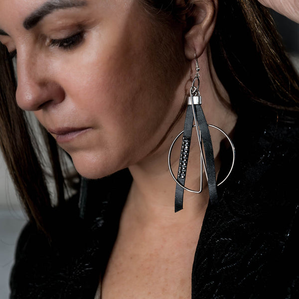 Earrings made of black leather with strass and silver-plated elements (E-4005)