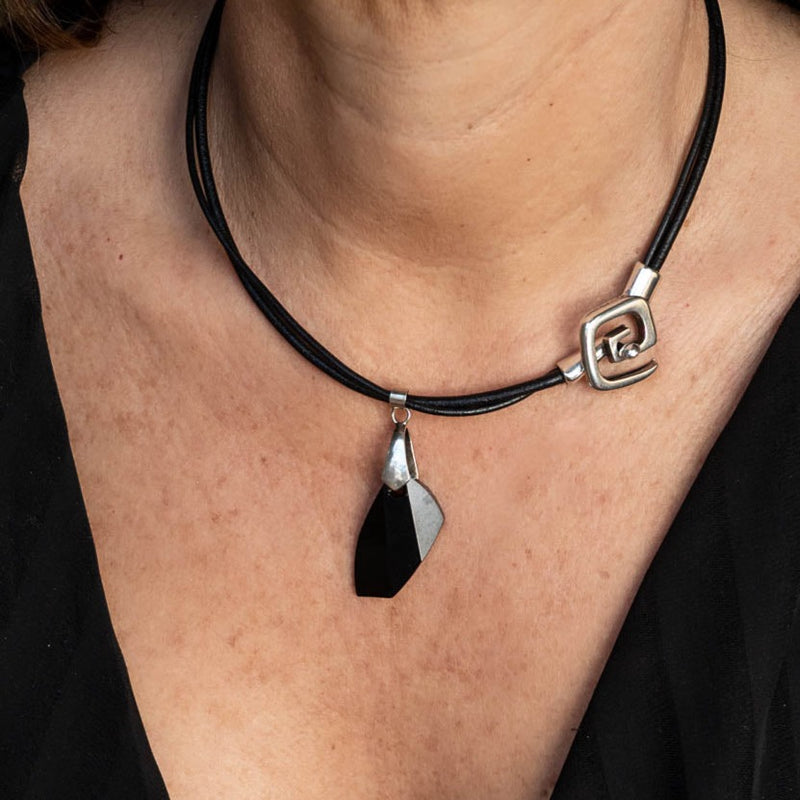 Elegant leather necklace with Austrian crystal pendant (NC-1181)