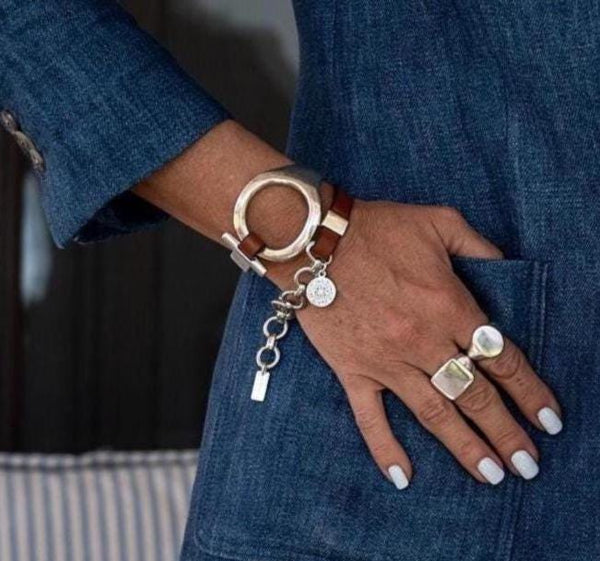 Half magnifying glass bracelet with silver metal and brown leather, Unique double wrap bracelet, Metal and leather cuff