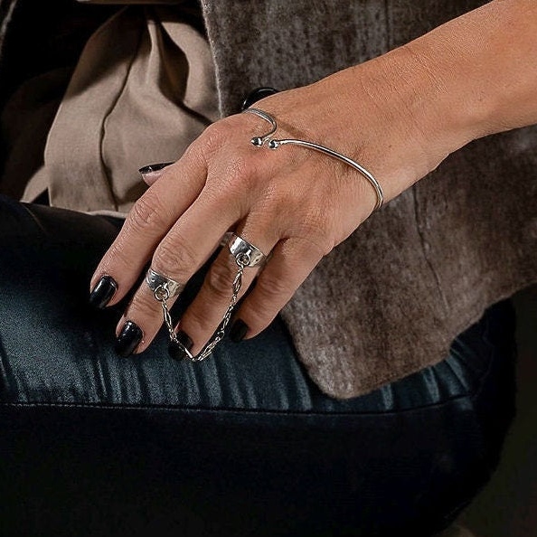 Double rings with chain