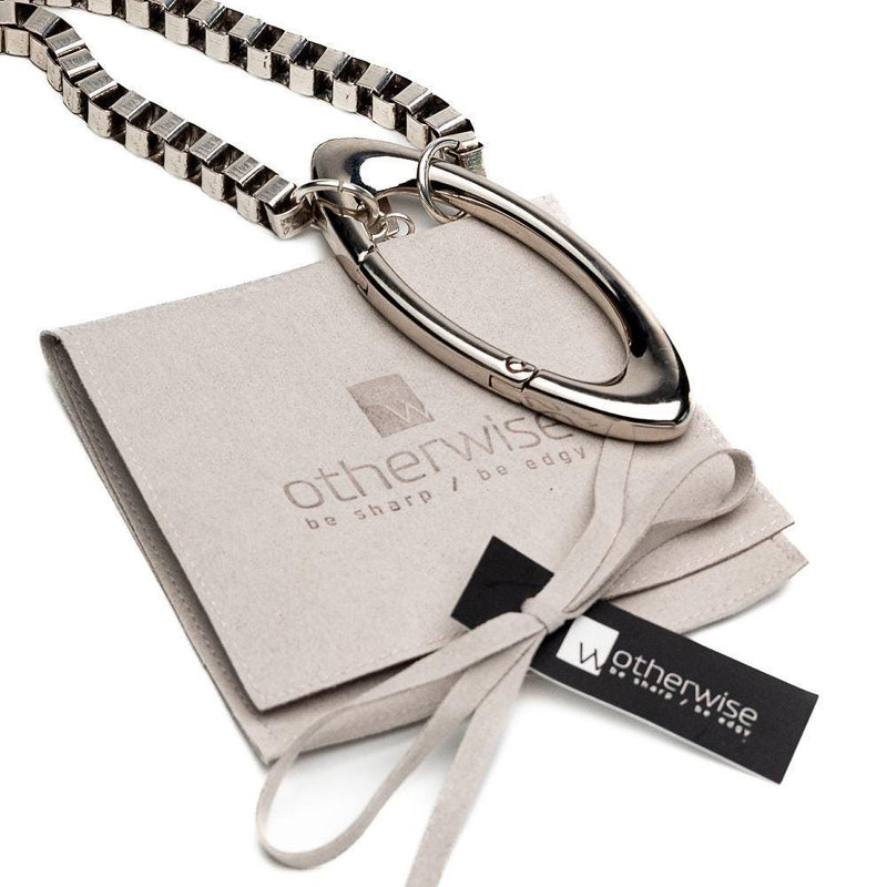 Rock style sunglasses holder with box chain and carabiner, Fashionable eyeglasses necklace, Edgy choker, perfect gift