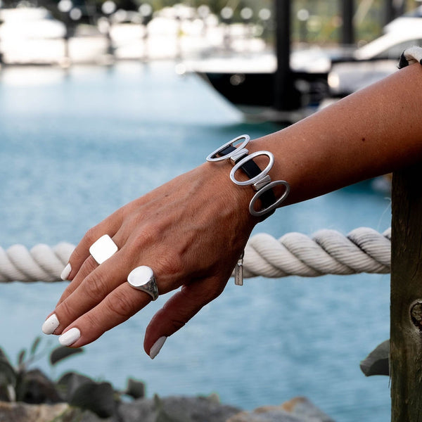 Unique unode50 style bracelet, Standout black leather and oval metal elements cuff for your every day look.