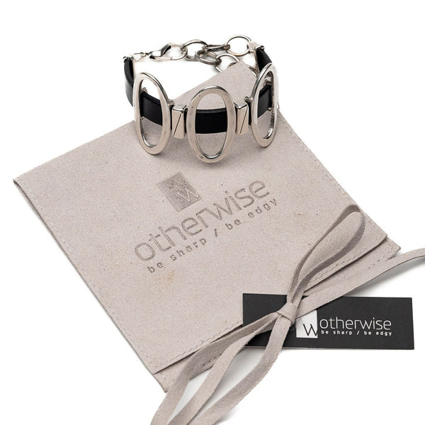Unique unode50 style bracelet, Standout black leather and oval metal elements cuff for your every day look.