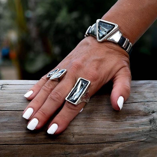Bracelet with silver black triangular Austrian crystal