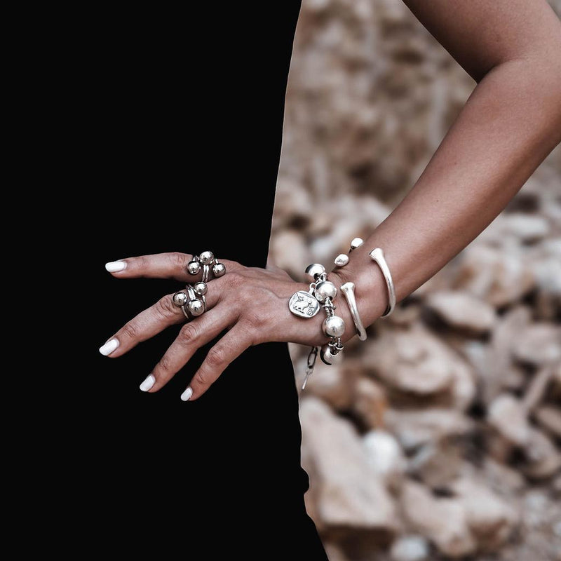 Chunky silver metal beads bracelet, Oversized Ball snake chain cuff, uno de 50 style bracelet
