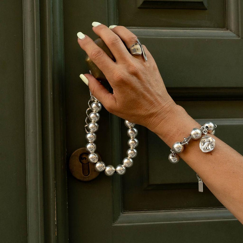 Chunky silver metal beads bracelet, Oversized Ball snake chain cuff, uno de 50 style bracelet