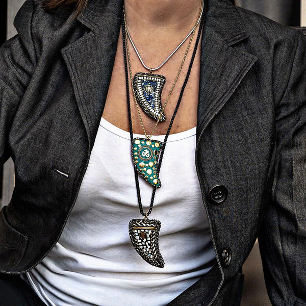 Strass horn charm necklace, Bright colored tooth pendants embellished with stones and Rhinestones, Edgy chic in Turquoise blue/Green/Gray