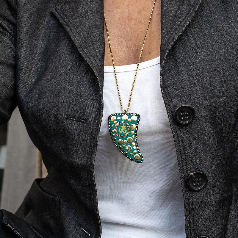 Strass horn charm necklace, Bright colored tooth pendants embellished with stones and Rhinestones, Edgy chic in Turquoise blue/Green/Gray