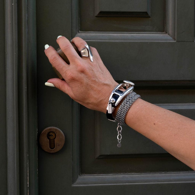 Rock Chic leather and metal triple wrap bracelet, Edgy bracelet with unique buckle, snake chain and black leather in Uno de 50 style