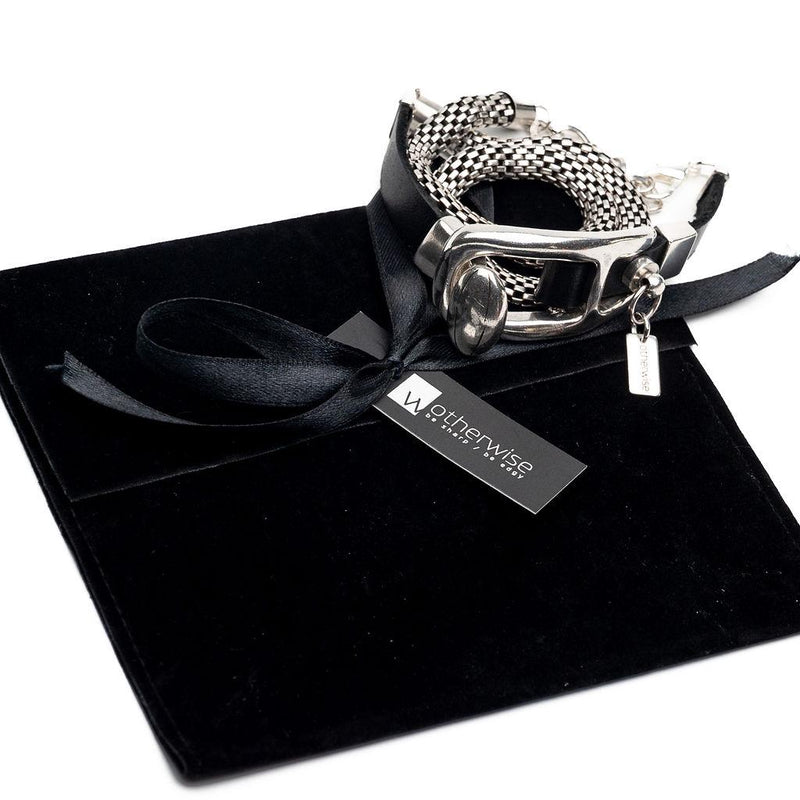 Rock Chic leather and metal triple wrap bracelet, Edgy bracelet with unique buckle, snake chain and black leather in Uno de 50 style