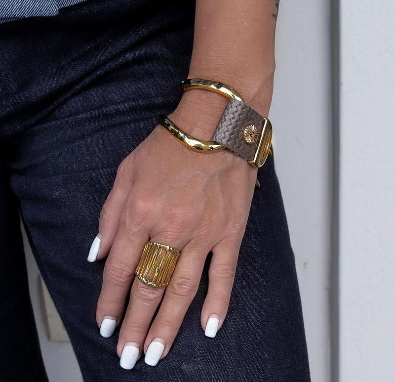 Edgy Chic leather and metal bracelet in Uno de 50 style, Unisex edgy and unique gold plated jewelry design with green or brown leather