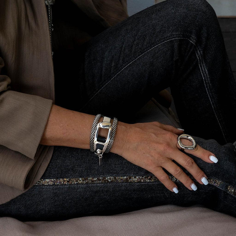 Rock Chic leather and metal triple wrap bracelet, Edgy bracelet with unique buckle, snake chain and black leather in Uno de 50 style