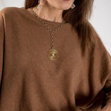 Classy gold-plated brass necklace with metallic motif and baroque pearl