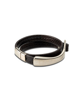 Unisex leather wrap bracelet in dark brown with a silver-plated zamak metal clasp and minimalist design.
