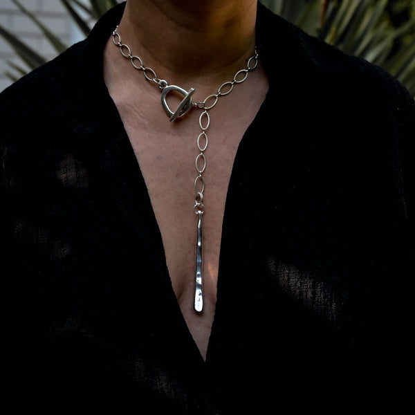 Oval chain necklace with long hammered pendant (NC-1168)