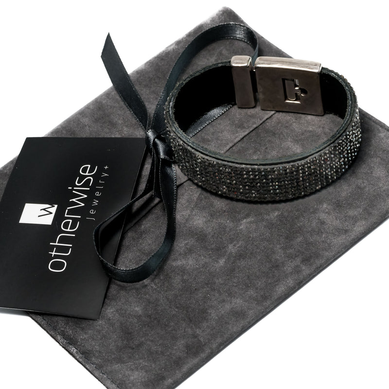 Bracelet with strass on dark brown leather  (BR-187)