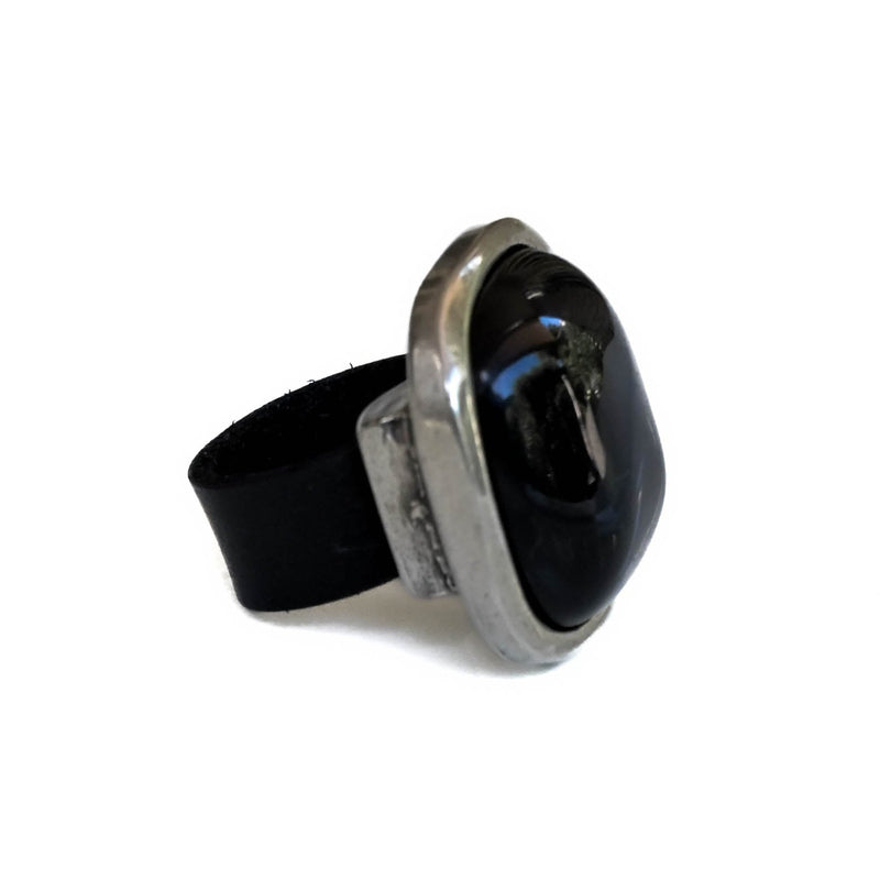 Black resin ring (R-2084)