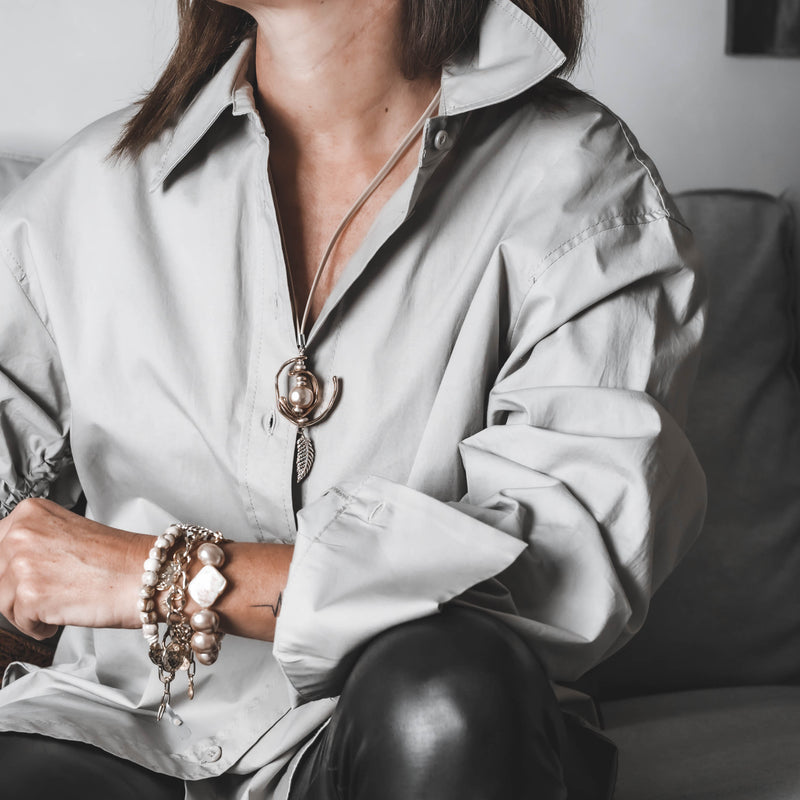 Unode50 style gold and pearl necklace with beige leather (NC-1106)