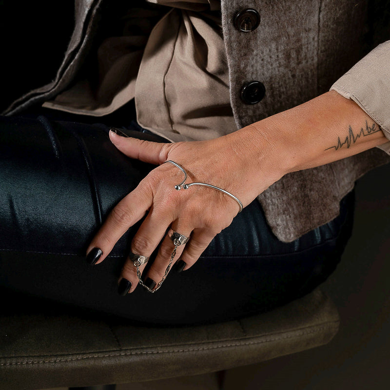 Double rings with chain (R-2070)