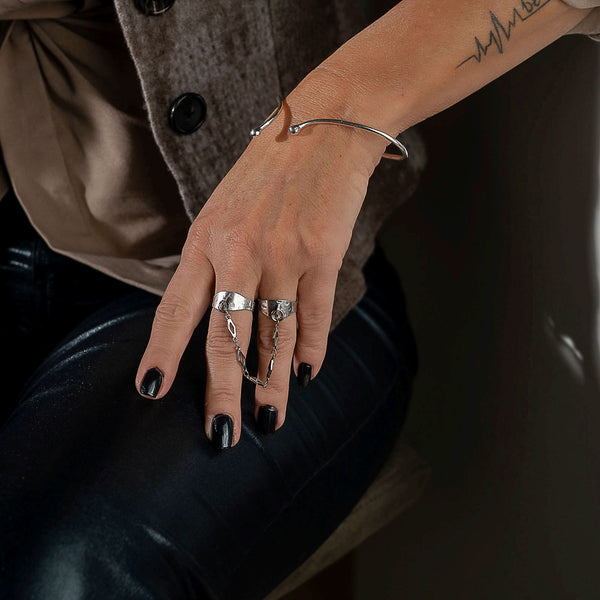 Double rings with chain (R-2070)