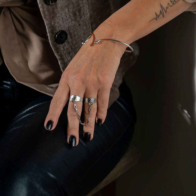 Double rings with chain (R-2070)
