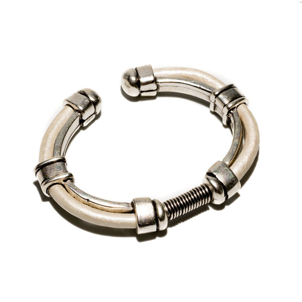 Metallic bracelet with white metallic leather (BR-303)