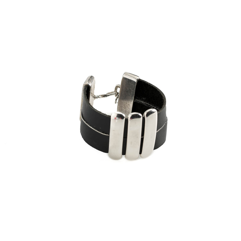 Soft black leather bracelet with silver-plated metal bars (BR-348)