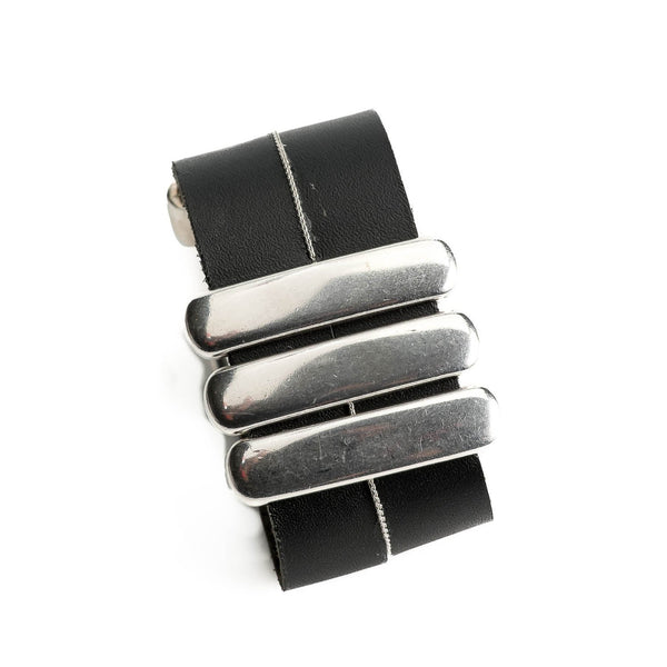 Soft black leather bracelet with silver-plated metal bars (BR-348)