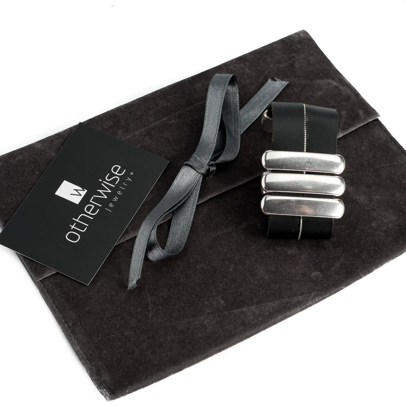 Soft black leather bracelet with silver-plated metal bars (BR-348)