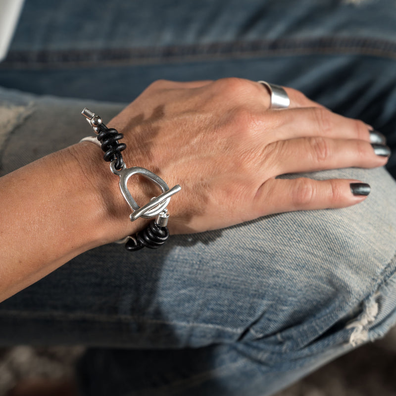 Silver-plated bracelet with leather and an asymmetric bar clasp (BR-355)​