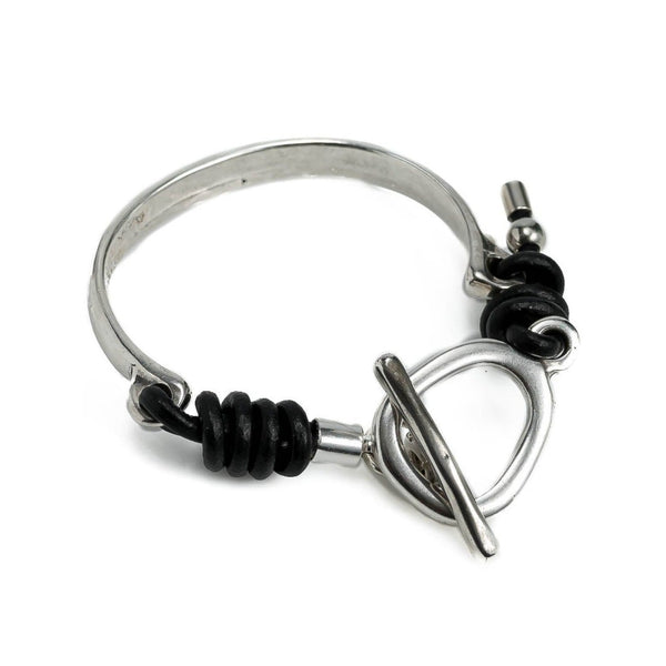 Silver-plated bracelet with leather and an asymmetric bar clasp (BR-355)