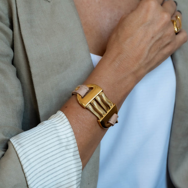 Edgy gold snake chains bracelet with beige leather (BR-388)