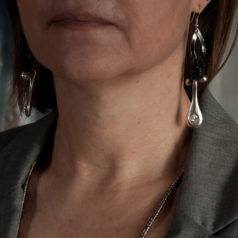 Earrings with silver-plated Zamac metal and SWAROVSKI crystal (E-4004)
