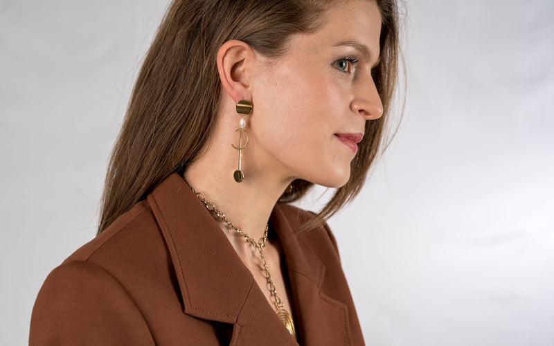 Classy rod earrings with baroque pearl (E-4031)​