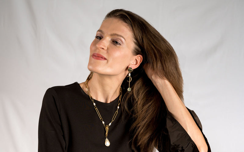 Classy rod earrings with baroque pearl (E-4031)​