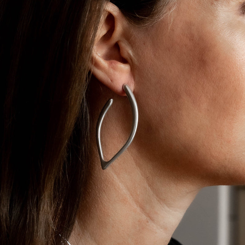 Unique statement earrings to power up your outfit (E-4034)​