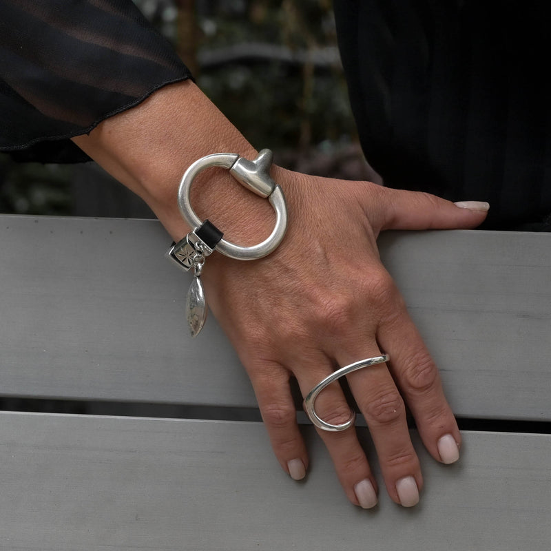 Black leather and horsebit metal, cuff bracelet (BR-416)