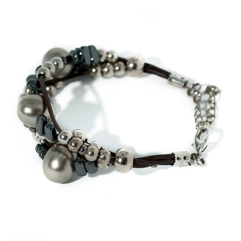 Bracelet - Bracelet With Shell Pearls And Hematite And Metal Beads On Leather (BR-168)