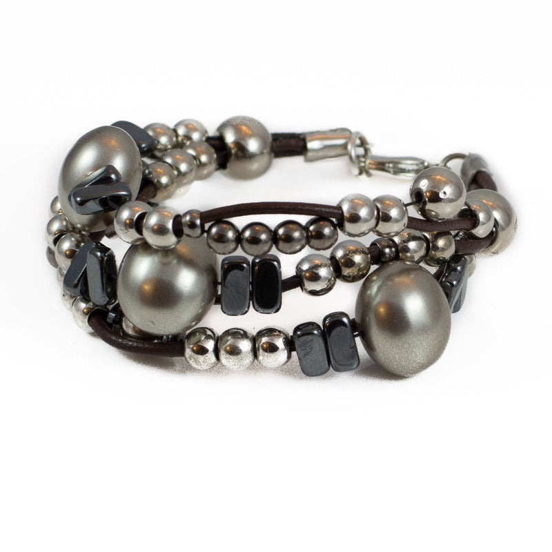 Bracelet - Bracelet With Shell Pearls And Hematite And Metal Beads On Leather (BR-168)